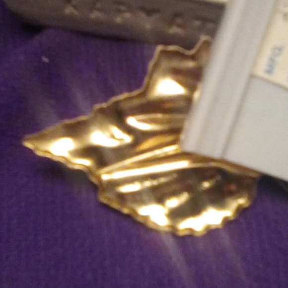 NEW ISSUES VINTAGE GOLDTONE EARINGS - Picture 3 of 5